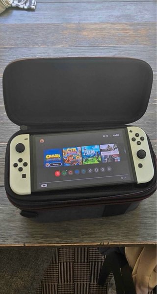 Nintendo Switch OLED + 2 juegos Zelda