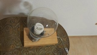 Lámpara de mesa bombilla madera