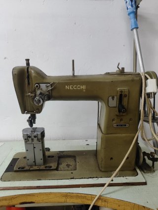 Máquina de coser NECCHI eléctrica