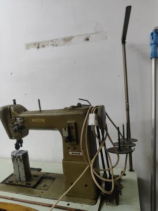 Máquina de coser NECCHI eléctrica