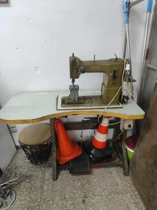 Máquina de coser NECCHI eléctrica