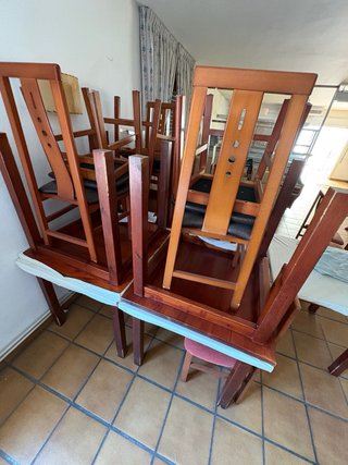 Conjunto mesas y sillas madera maciza