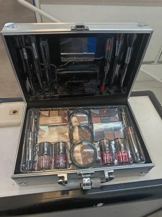 Maletín de maquillaje rojo y plateado lote complet