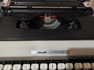 Máquina de escribir Olivetti Lettera 42