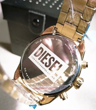 Reloj Diesel nuevo Spiked, dorado