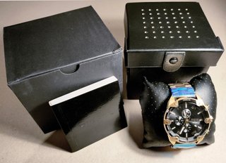 Reloj Diesel nuevo Spiked, dorado