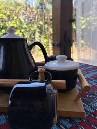 Juego de té/café negroblanco integrado con bandeja