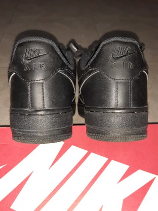 Nike Air Force 1 Low Triple Black con lacci corda