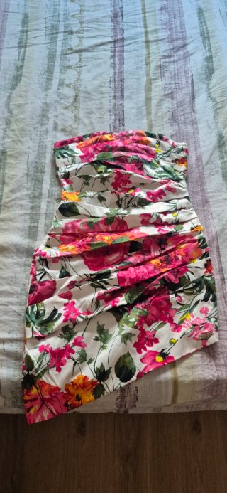 Vestido fiesta floral strapless