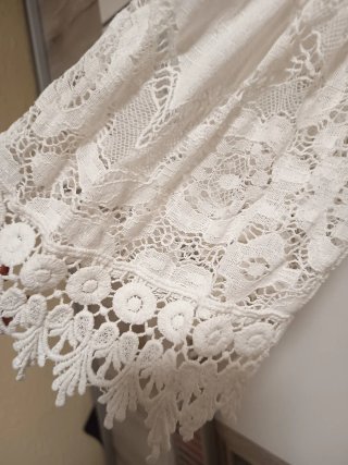 Vestido blanco ibicenco con detalles dorados