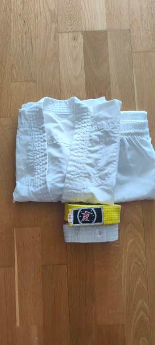 Traje de Judo y Cinturones blanco y Amarillo