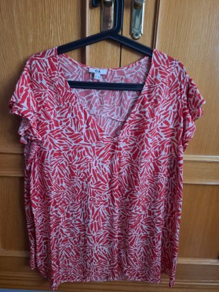 Blusa C&A roja y blanca talla 48