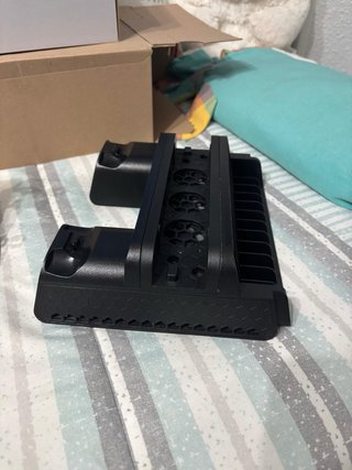 Supporto PS4 e carica controller