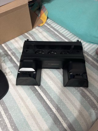 Supporto PS4 e carica controller