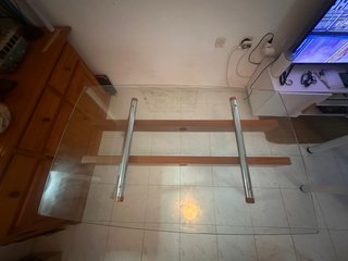 Mesa comedor cristal templado y aluminio.