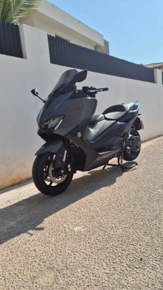 Yamaha Tmax Tech Max 560.