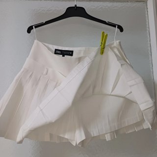 Falda pantalón Zara blanca plisada