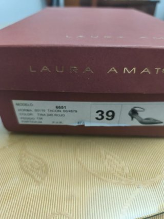 Zapatos de tacón LAURA AMAT rojos talla 39