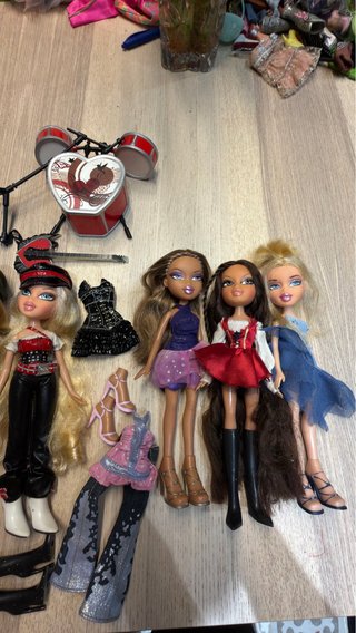 Lote Bratz Muñecas y Accesorios