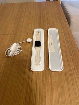Apple Watch Beige en buen estado con cargador