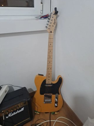 Guitarra Squier + Ampli Marshall + Pedales