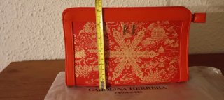 Neceser Carolina Herrera Rojo y Dorado.