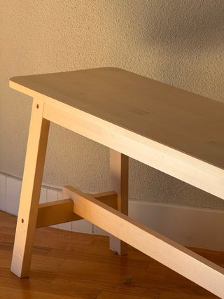 Banco de madera beige
