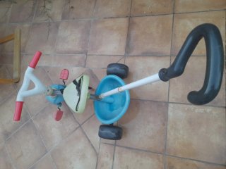 Triciclo infantil con manillar y cesta
