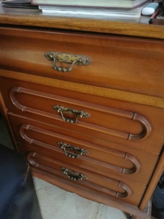 Muebles de madera con cajones