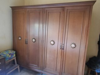 Muebles de madera con cajones