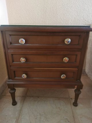 Muebles de madera con cajones