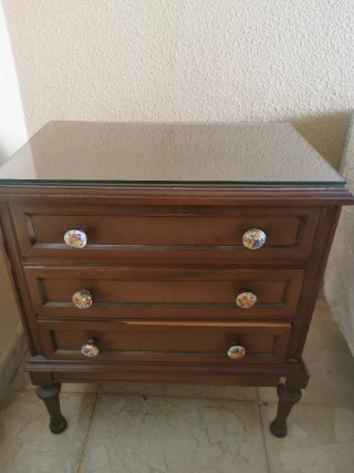 Muebles de madera con cajones