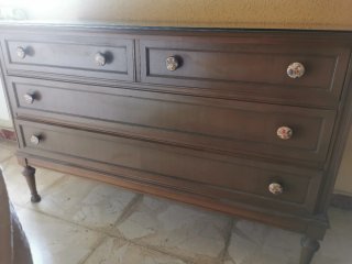 Muebles de madera con cajones