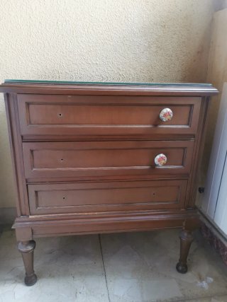 Muebles de madera con cajones