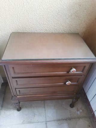 Muebles de madera con cajones