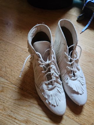 Botines Bimba y Lola Piel Blanca con Flecos