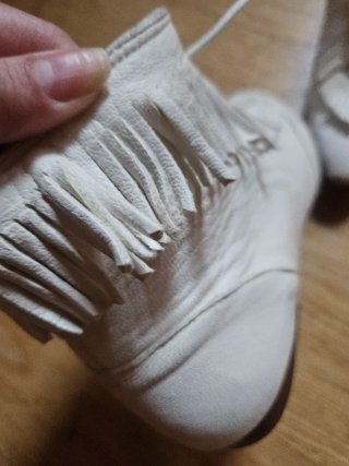 Botines Bimba y Lola Piel Blanca con Flecos