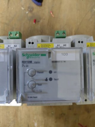 Relé Diferencial Schneider RH10M
