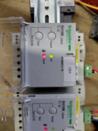 Relé Diferencial Schneider RH10M