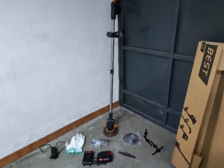 Desbrozadora eléctrica con accesorios