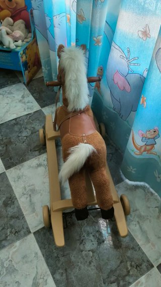 Caballito balancín y correpasillos