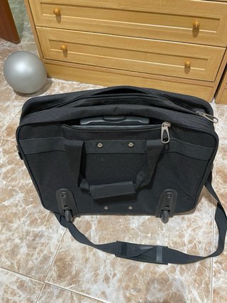 Maletín portátil con ruedas