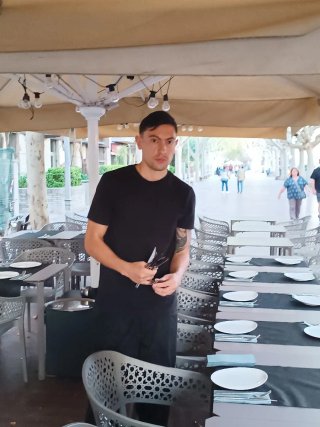 Busco trabajo como camarero