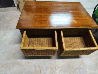 Mesa de centro madera con cestas