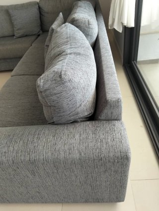Sofá chaiselongue gris tela
