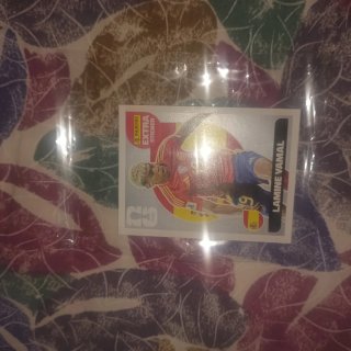Carta Extra Sticker Lamine Yamal plateada.