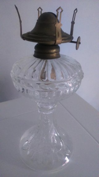 Quinquel antiguo de cristal tallado