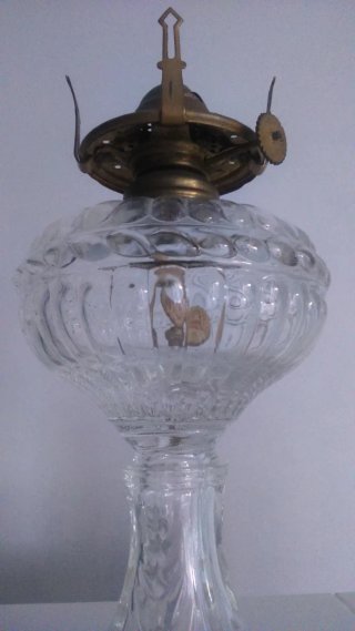 Quinquel antiguo de cristal tallado