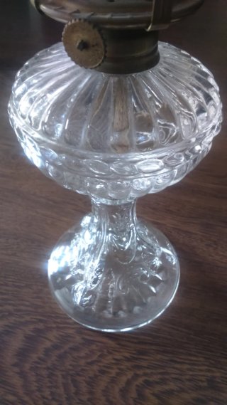 Quinquel antiguo de cristal tallado