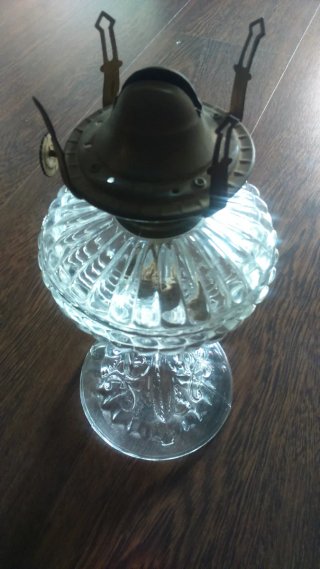 Quinquel antiguo de cristal tallado